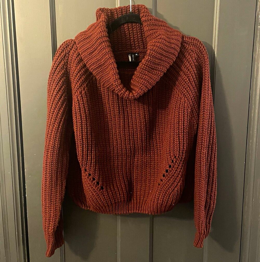 Moon & Madison Women’s M Chardonnay Knit Cowl Neck Long Sleeve Cropped Sweater